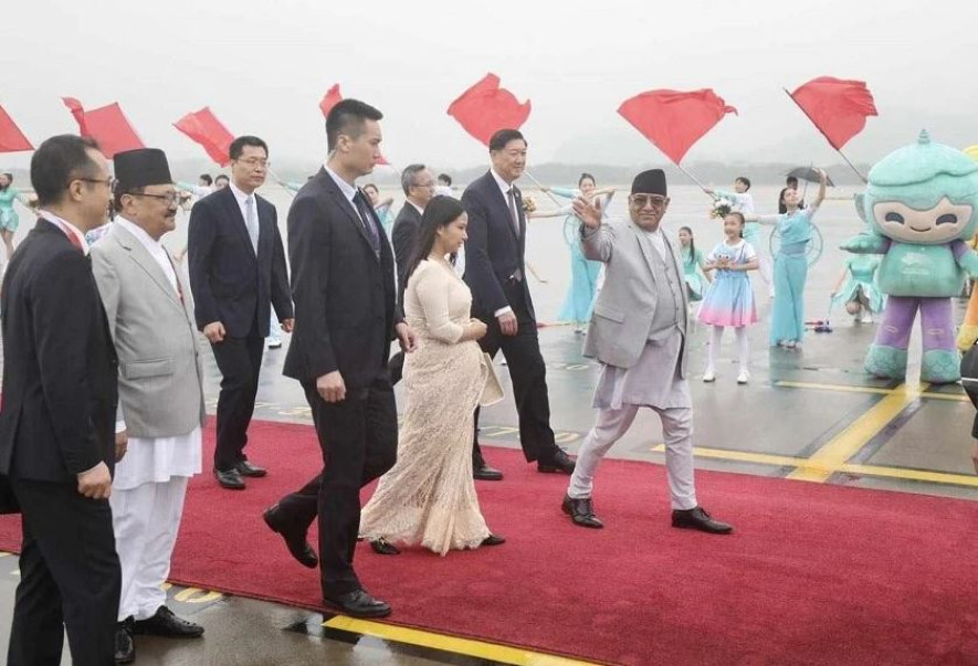 नेपाल–चीन बिजनेस समिटको कार्यक्रमलाई सम्बोधन गर्दै चीन पुगेका प्रधानमन्त्री दाहाल